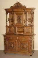 Aufsatzbuffet, deutsch, um 1880, GrÜnderzeit , Korpus Weichholz/Eiche, z.T. furniert, auf KugelfÜßen, Lisenen gerillt, in Veluten auslaufend, ...