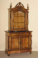 Vitrinenaufsatzschrank, Holland, um 1860, Wilhelm III, Korpus Weichholz/Hartholz, Nußbaum- bzw. Wurzelnußfurnier, abgeschrÄgte Ecken, mit ...