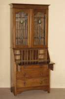 AufsatzsekretÄr, England, um 1900, Jugendstil, Korpus Weichholz, Nußbaum massiv, Front mit 3 Schubladen und SchrÄgklappe, Oberteil mit 2 ...