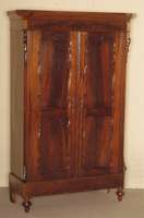 Schrank, Holland, um 1870, Mahagoni massiv, z.T. Mahaognifurnier, RÜckwand Weichholz, auf KugelfÜßen, abgeschrÄgte Ecken, auslaufend in ...