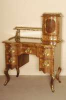 Damenschreibtisch, deutsch, um 1870, Dresdner Barockstil, Korpus Weichholz und Nußbaum massiv, mit ausgesuchtem Nußbaum bzw. Obstholz furniert, ...