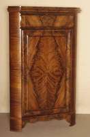 Eckschrank, deutsch, um 1860, SpÄtbiedermeier, Korpus Weichholz, Mahagonifurnier, z.T. gespiegelt, abgerundete Seiten, 1-tÜrig, oben 1 ...