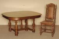 Ausziehtisch, Frankreich, um 1880, Henry Deux, Nußbaum massiv, gedrechselte Beine, aus dem Vollholz, schwere Zarge aus Nußbaum massiv , ...