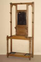 Garderobe, England, um 1905, Eiche massiv, z .T. gerieft, in der Mitte Spiegel mit Facettschliff, original Haken, Kammfach und SchirmstÄnder, ...