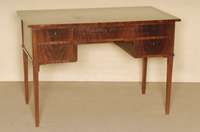 Schreibtisch, im Biedermeierstil, nach dem Vorbild von 1850, Kirschbaum massiv, z.T. furniert, Platte mit breitem Fries, Zarge mit 3 integrierten ...