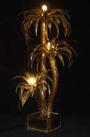 Großes Leuchtobjekt, Bodenstehlampe, Italien, 1. HÄlfte 20. Jhd., fein ausgearbeitete Metallmontur in Palmenform, schÖn patiniert, drei ...
