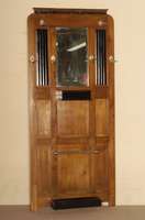 ArtDeco-Garderobe, Frankreich, um 1900, Eiche massiv, eingefaßter umlaufend facettierter Spiegel, SchirmstÄnder und Traufschale, aufklappbares ...