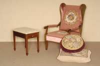 Klavierhocker, England, um 1900, Edwardien, Mahagoni massiv, z.T. furniert, leicht konische Beine, schuhfÖrmig abgesetzt, SitzflÄche ...