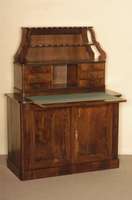 DamensekretÄr, deutsch, um 1850/60, SpÄtbiedermeier, Korpus Weichholz, Mahagoni furniert, gespiegelt, Unterteil 2-tÜrig mit BrezelfÜllungen, ...