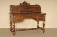 Schreibtisch mit Aufsatz, Frankreich, um 1870 , Eiche massiv, stark gedrechselte Beine, verstrebt, Lisenen dekoriert mit LÖwenkÖpfen, Aufsatz ...