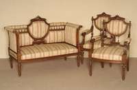 Sitzgarnitur, deutsch, um 1880, bestehend aus Sofa und 2 Sessel, Nußbaum massiv, gedrechselte Beine und RÜckenlehne, z.T. kanneliert, ...