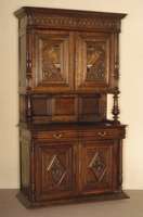 Aufsatzbuffet, Frankreich, um 1880, Eiche massiv, Unterteil auf vorgesetzten KugelfÜßen, Lisenen mit VollsÄulen, gedrechselt und kanneliert, ...