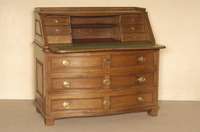 geschwungene Kommode mit SekretÄraufsatzteil, westdeutsch/Pfalz, um 1780/90, Eiche massiv, ausgesuchtes Hirnholz, gewachsene Patina, Schnitzereien ...