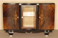 ArtDeco-Sideboard, Frankreich, um 1930, Entwurfsarbeit in NÄhe zu Leleu, mit Nußbaumwurzel mehrfach gespiegelt furniert, aufwendige ...