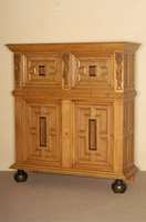 Schrank, Holland, um 1880, 4-tÜrig, Eiche massiv, z.T. furniert, auf balusterfÖrmigen FÜßen, Fußleiste vorkrakend, Lisenen gerillt, im ...