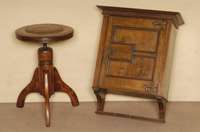 HÄngeschrank, England, um 1900, Eiche massiv , TÜrfÜllungen mit Leistenverzierung, innen mit Ablagebrett, unten mit Öffnung zum EinhÄngen ...
