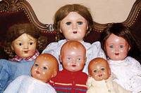 Drei Babypuppen, 2x Bruno Schmidt, Celba, 30-40er J., 2x feste Glasaugen blau, 2x offener Mund u. zwei ZÄhne, modelliertes haar, gestopfte ...