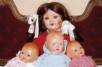 Drei Babypuppen, 2x Bruno Schmidt, Celba, 30-40er J., 2x feste Glasaugen blau, 2x offener Mund u. zwei ZÄhne, modelliertes haar, gestopfte ...