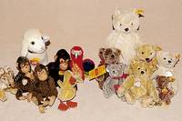 Konvolut 7 Steiff-Tiere, 2. HÄlfte 20. Jh., LÄmmchen, 3 x Affe Jocko, kl. SchÄferhund, kl. Ente u. kl. Papagei, z.T. mit Knopf und Fahne, ...