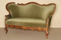 Sofa, deutsch, um 1860, Louis-Philippe, Mahagoni massiv, z.T. furniert, gebogene Beine , RÜckenlehne in Schmetterlingsform, grÜner Samtbezug, ...