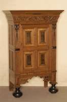 Schrank, Holland, um 1880, GrÜnderzeit, Eiche massiv, z.T. Weichholz, auf großen KugelfÜßen, stehender gerader Korpus, seitlich 4-fach ...