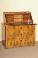 Biedermeier-SchrÄgklappensekretÄr, Herkunft Baden-WÜrttemberg, Nußbaum massiv, Schubladen furniert mit einem ausdrucksstarken Furnierbild, ...