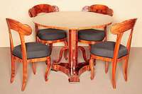 Biedermeier-Tischgruppe, Nußbaum furniert, Tisch mittig in Ahorn intarsiert, Tisch aufklappbar, StÜhle (Wiener Schaufelstuhl) Nußbaumholz und ...