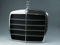 REGAL KÜHLER MERCEDES-BENZ - Breite und Höhe c a. 60cm Tiefe 14cm, Eigenbau mit Original DB-K ?hlergrill mit 5 Glasböden Höhe je 8cm, sehr s ...