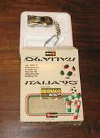 SCHLÜSSELANHÄNGER FERRARI F40 - neu in OVP anl??lich Fussball-WM 1990 in Italien 1:87 von Bburago, metall mit Emblem "Fussball" auf Dach ...
