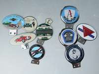 8x PLAKETTEN "British II" aus Sammlung, sehr selten und exclusiv - 1. BOGNOR REGIS Motor Club d80 Metall mit Wappen geprägt, 2. ARMSTRONG ...
