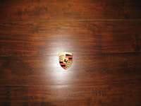 EMBLEM Haube PORSCHE Original - frühe Baujahre mit ins orange gehenden Feldern