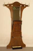 Jugendstil-Garderobe, Frankreich, um 1900, Eiche massiv, einige Teile und Kanten dekorativ ebonisiert, 6 massive Bronzehaken, SchirmstÄnder mit ...