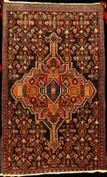 Senneh alt (Poshti), Nordwestpersien, um 19 20/1930, Wolle geknÜpft auf Baumwolle, ca. 96 x 62 cm, feine KnÜpfung, feiner Griff, gute al te ...