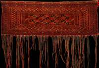 Tekke Torba antik, Turkmenistan, um 1900, W olle geknÜpft auf Wolle, ca. 107 x 38 cm, fein e feste KnÜpfung, feiner fester Griff, gute ro buste ...