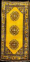 Seltener kleiner Pow Tow antik, China, um 1 900, Wolle geknÜpft auf Baumwolle, ca. 130 x 6 7 cm, mittelfeine KnÜpfung, weicher Griff, gut e alte ...