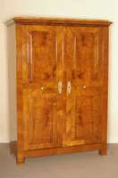 sÜdbadischer Biedermeierschrank, um 1820, 2 -tÜrig, Kirsche furniert auf Tanne, je zwei FÜllungen auf den TÜren, MessingknÖpfe und originale ...