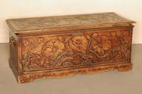 Ziertruhe, deutsch/wohl MÜnchen, um 1900, sogenanntes Kunsthandwerk, Korpus Linde massiv, aus dem Vollholz gearbeitet, nicht frei stellbar, ...
