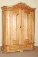 Kleiderschrank, Gegend Trier/Mosel, um 1770/80 , Traditionsform, z.T. Zierbelkiefer, auf Rahmen gearbeitet, Fuß mit eingelassenen Schubladen, ...