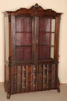 Vitrine, Holland, um 1900, Barockstil, Korpus Eiche massiv, z.T. furniert, abgeschrÄgte Lisenen, auslaufend in Voluten, Unterteil 3 Schubladen, ...