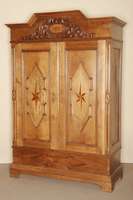 Schrank, deutsch/Niedersachsen, um 1880, Eiche massiv, TÜrfÜllungen verkrÖpft mit Intarsien in Sternform, im Stil des Hamburger Schapp, ...