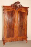 Prunkschrank, Holland, um 1860, Wilhelm III, Korpus Weichholz, Mahagoni furniert, z.T. gespiegelt, auf KugelfÜßen, 2 TÜren mit ...