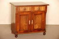 Halbschrank, deutsch, um 1880/90, GrÜnderzeit, Korpus Weichholz, Front auf Rahmen gearbeitet, Wurzelnußfurnier gespiegelt verlegt, Deckplatte ...