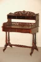 Damenschreibtisch, deutsch/wohl Berlin, um 1860, SpÄtbiedermeier, Korpus Weichholz, Mahagoni z.T. massiv, Mahagonifurnier, reich gedrechselte ...