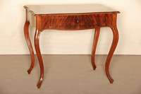 Damenschreibtisch, sÜddeutsch, um 1835/45, Korpus Weichholz, Mahagonifurnier gespiegelt verlegt, Korpus und Beine geschwungen, leicht gerieft, ...