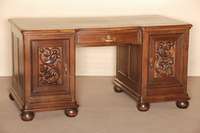 Schreibtisch, deutsch, um 1908/12, komplett auf Rahmen gearbeitet, Korpus Weichholz/Hartholz, z.T. Eichefurnier gespiegelt verlegt, TÜren mit ...