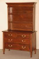 Kommode mit Tellerboardaufsatz, England, um 1910, Eiche massiv, eckige FÜße, 2 Schubladen, original BeschlÄge, Aufsatz mit 2 Ablagebrettern, ...