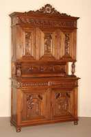 Aufsatzbuffet, Frankreich, um 1880, bretonisch, Kastanienholz, Fußleiste mehrfach getreppt, TÜrfÜllungen unten und oben geschnitzte ...