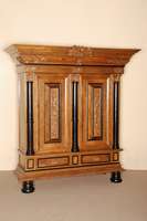Barockstilschrank, Niederlande, nach dem Vorbild von 1680/1710, Korpus Eiche massiv, sogenannter Kissenschrank, abgeschrÄgte Ecken, freistehende ...