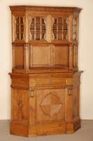 Eckschrank, deutsch, um 1900, Korpus Weichholz, Eiche massiv, Eichefurnier, unten eine TÜr mit zurÜckgesetzten FÜllungen, Schublade abgesetzt ...