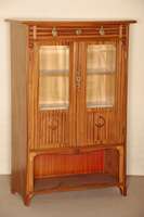 ZierschrÄnkchen, deutsch, um 1910, Jugendstil, Korpus Weichholz, Streifenmahagoni furniert, gerader Korpus mit unten liegendem Freifach, ...
